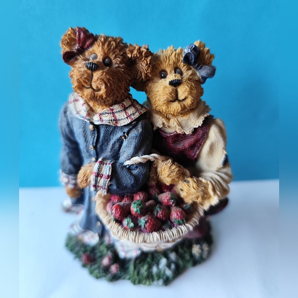 4/$50⭐️The Bearstone Collection – “Lauren & Jan… Strawberry Friends” - Picture 2 of 7